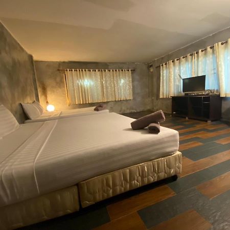 Crescent Bay Resort Koh Samet Bagian luar foto