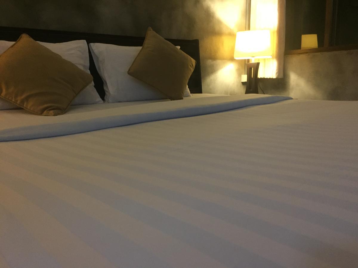 Crescent Bay Resort Koh Samet Bagian luar foto